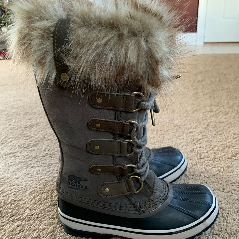 Sorel Gray and Black Faux-Fur Lace-Up Winter Rain Boots